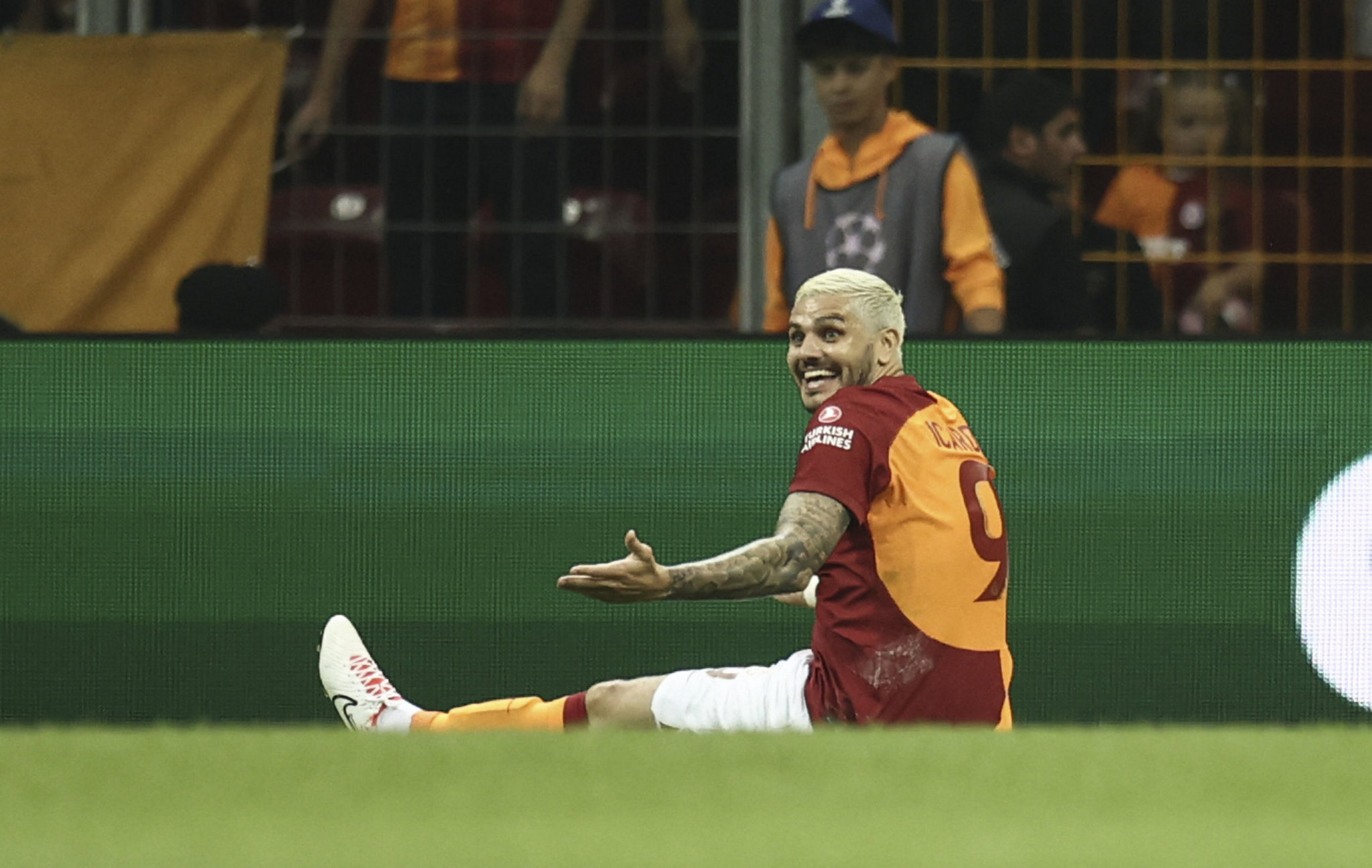 GALATASARAY HABERİ: Mauro Icardi çıldırdı! Antalya dönüşü uçakta kıyamet koptu