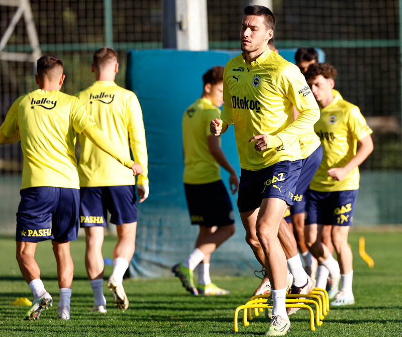 Fenerbahçe Teknik Direktörü İsmail Kartal açıkladı! Devre arasında kimler takımdan ayrılacak?