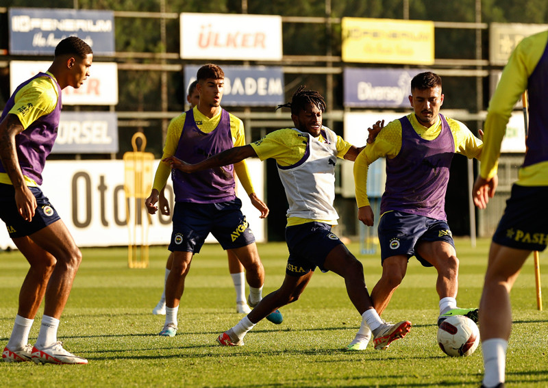 Fenerbahçe Teknik Direktörü İsmail Kartal açıkladı! Devre arasında kimler takımdan ayrılacak?