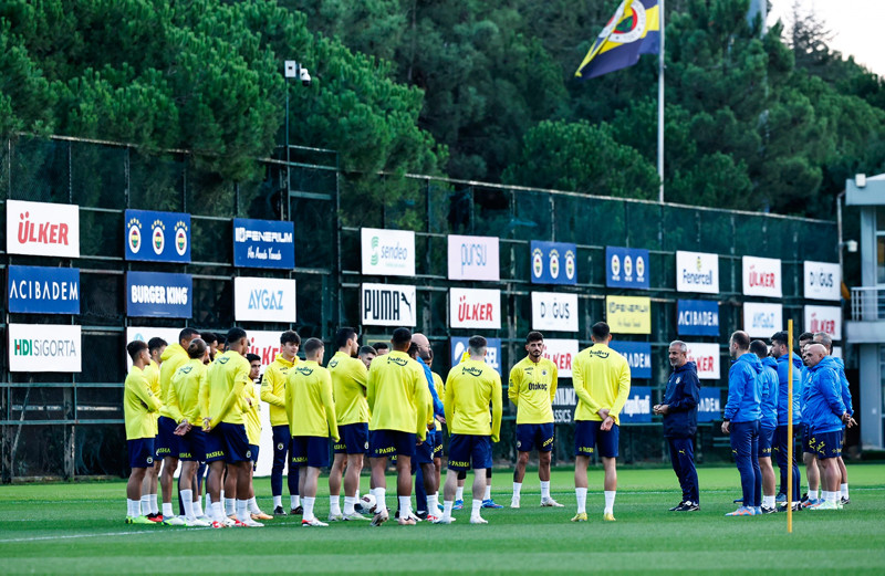 TRANSFER HABERİ - Fenerbahçe’de rota Portekiz! 6 numara çıkarması başladı