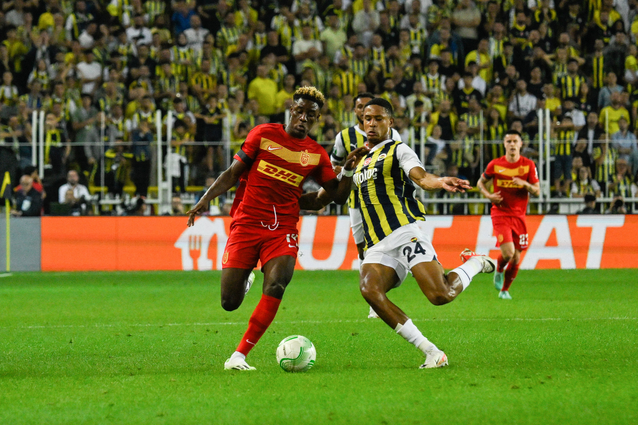 Fenerbahçe’nin 2 yıldızı Avrupa radarında! Dev kulüpler takibe aldı