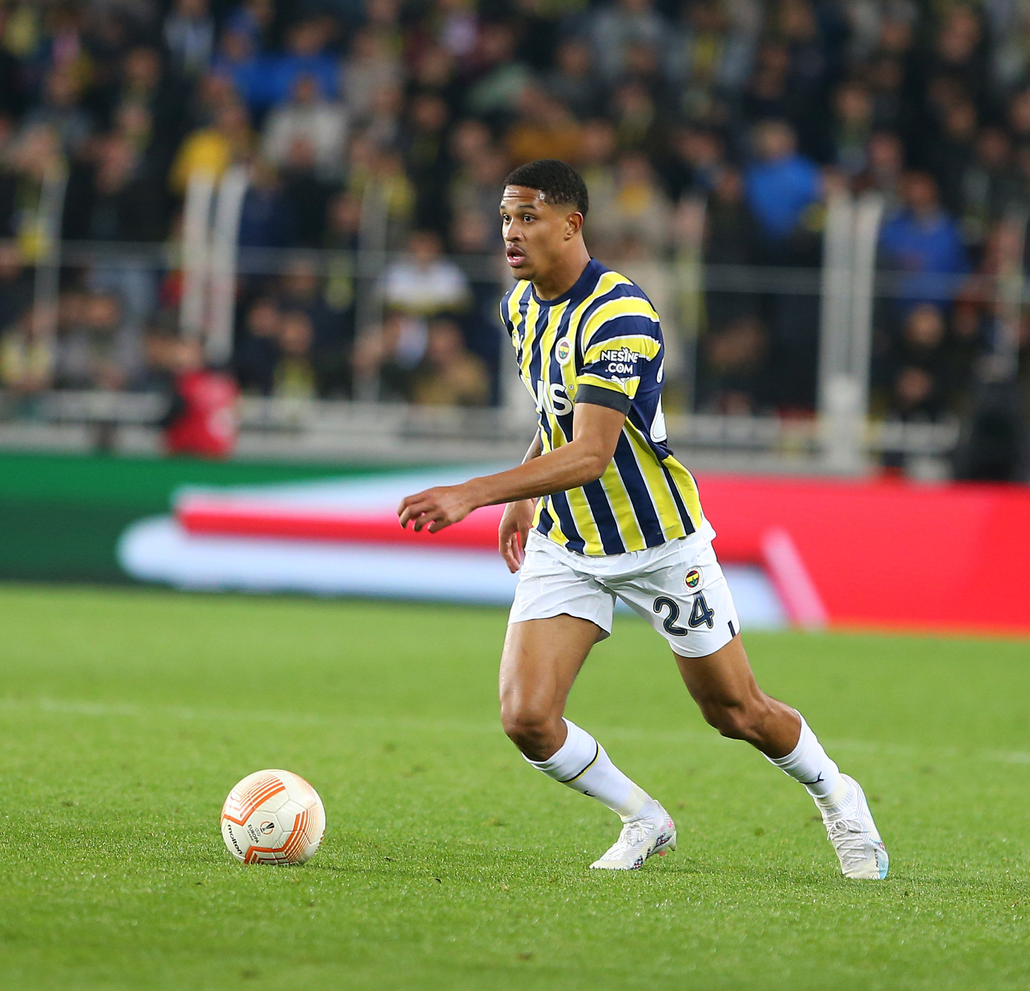 Fenerbahçe’nin 2 yıldızı Avrupa radarında! Dev kulüpler takibe aldı