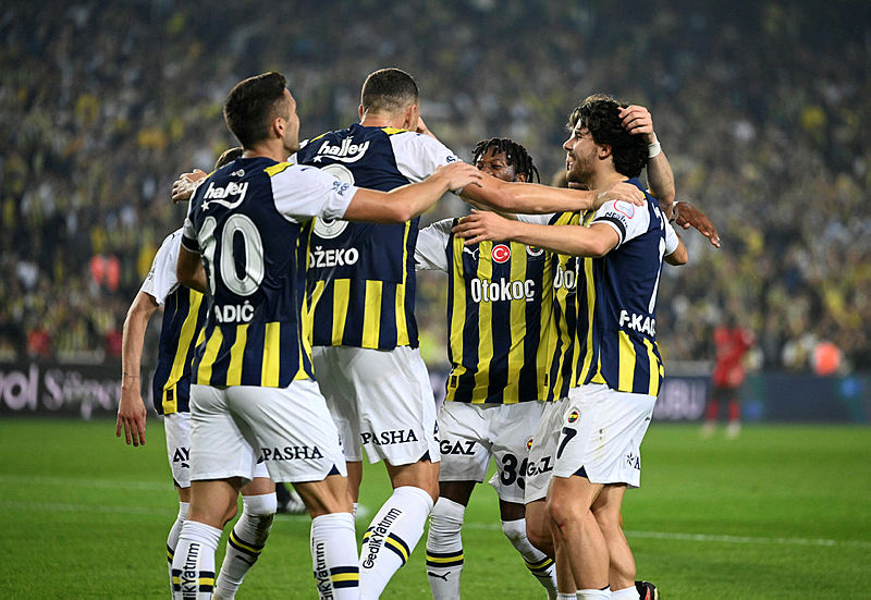 İsmail Kartal istedi yönetim alıyor! Fenerbahçe’den bomba transfer harekatı