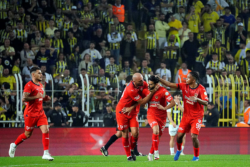 İsmail Kartal istedi yönetim alıyor! Fenerbahçe’den bomba transfer harekatı
