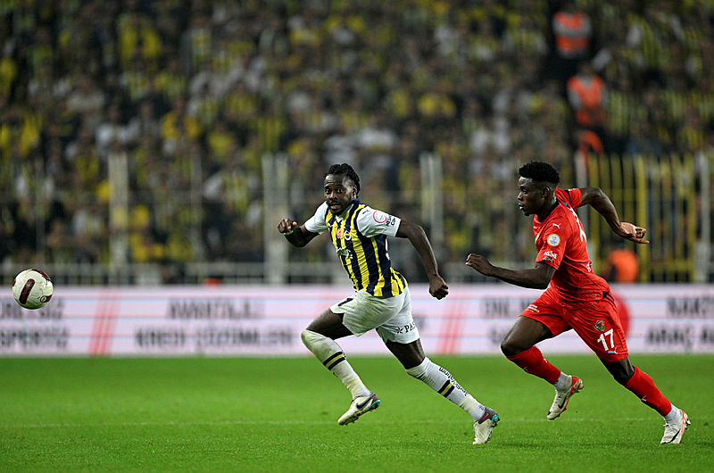 İsmail Kartal istedi yönetim alıyor! Fenerbahçe’den bomba transfer harekatı