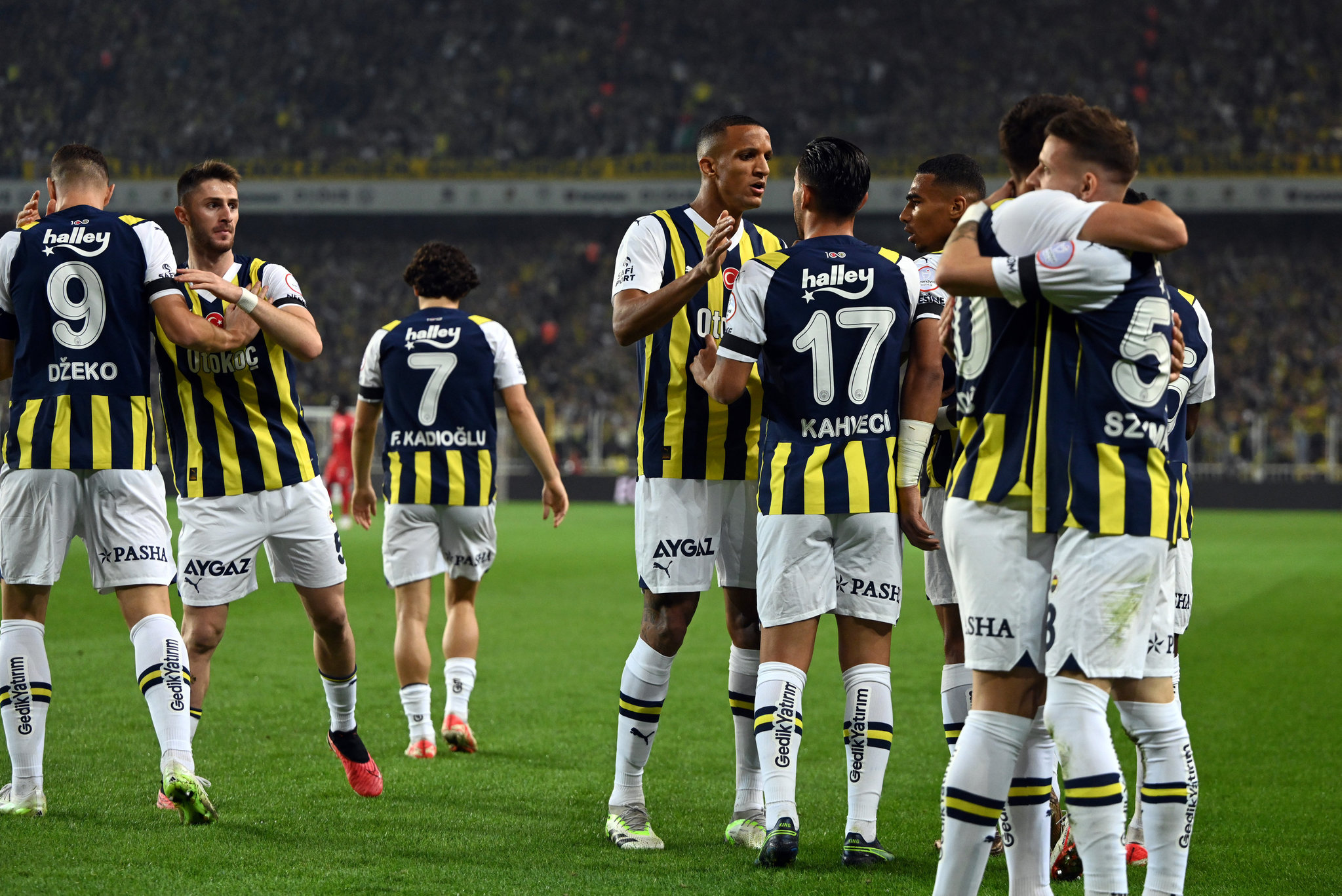 Ülkesinde gündem oldu! Fenerbahçe’nin yıldızına övgü dolu sözler!