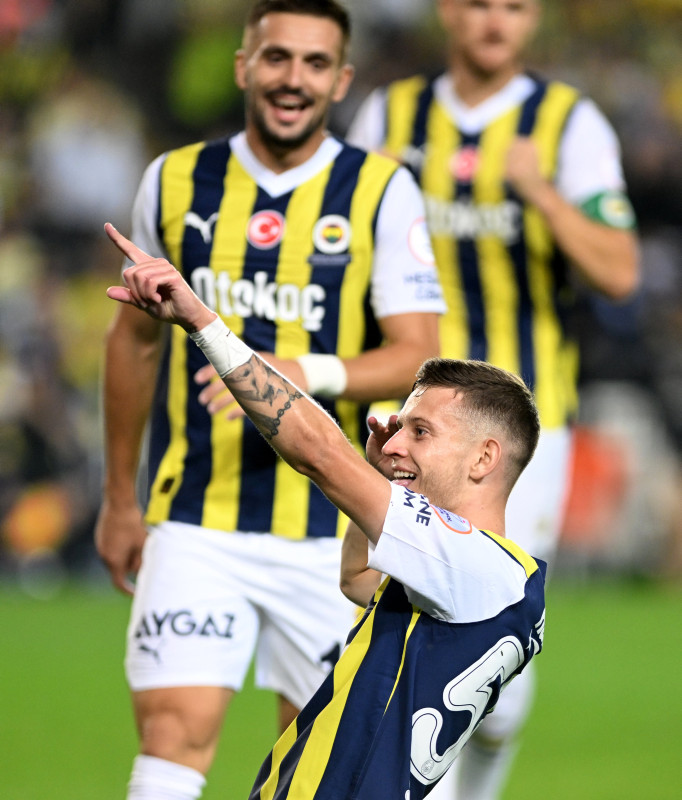 Fenerbahçe’de Sebastian Szymanski gelişmesi! Sözleşmesindeki detay...