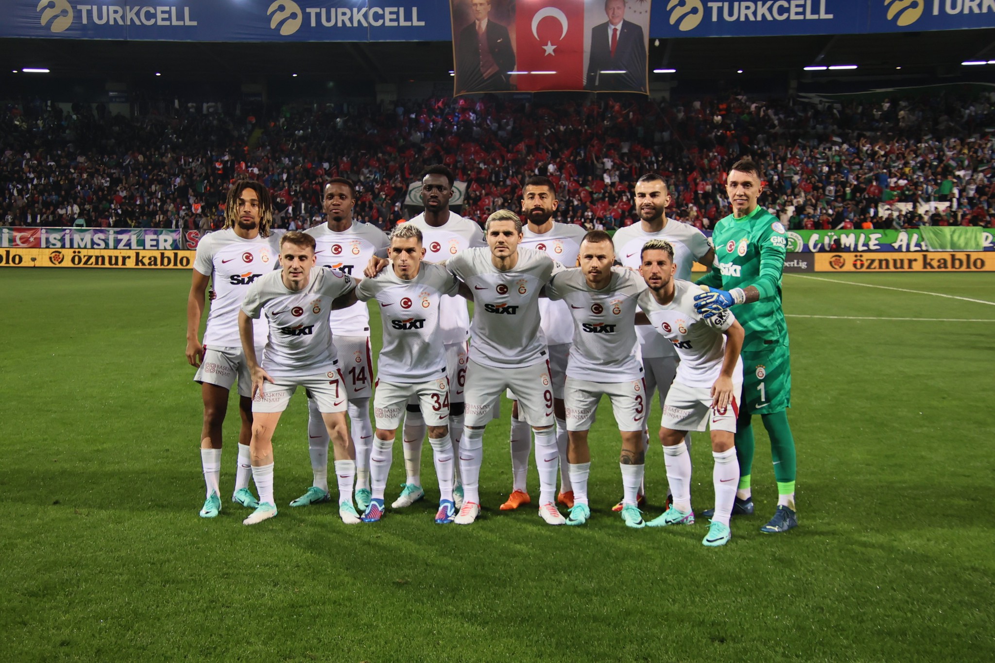 Beşiktaşlıların eski sevgilisi Galatasaray’a! Ara transferde yer yerinden oynayacak