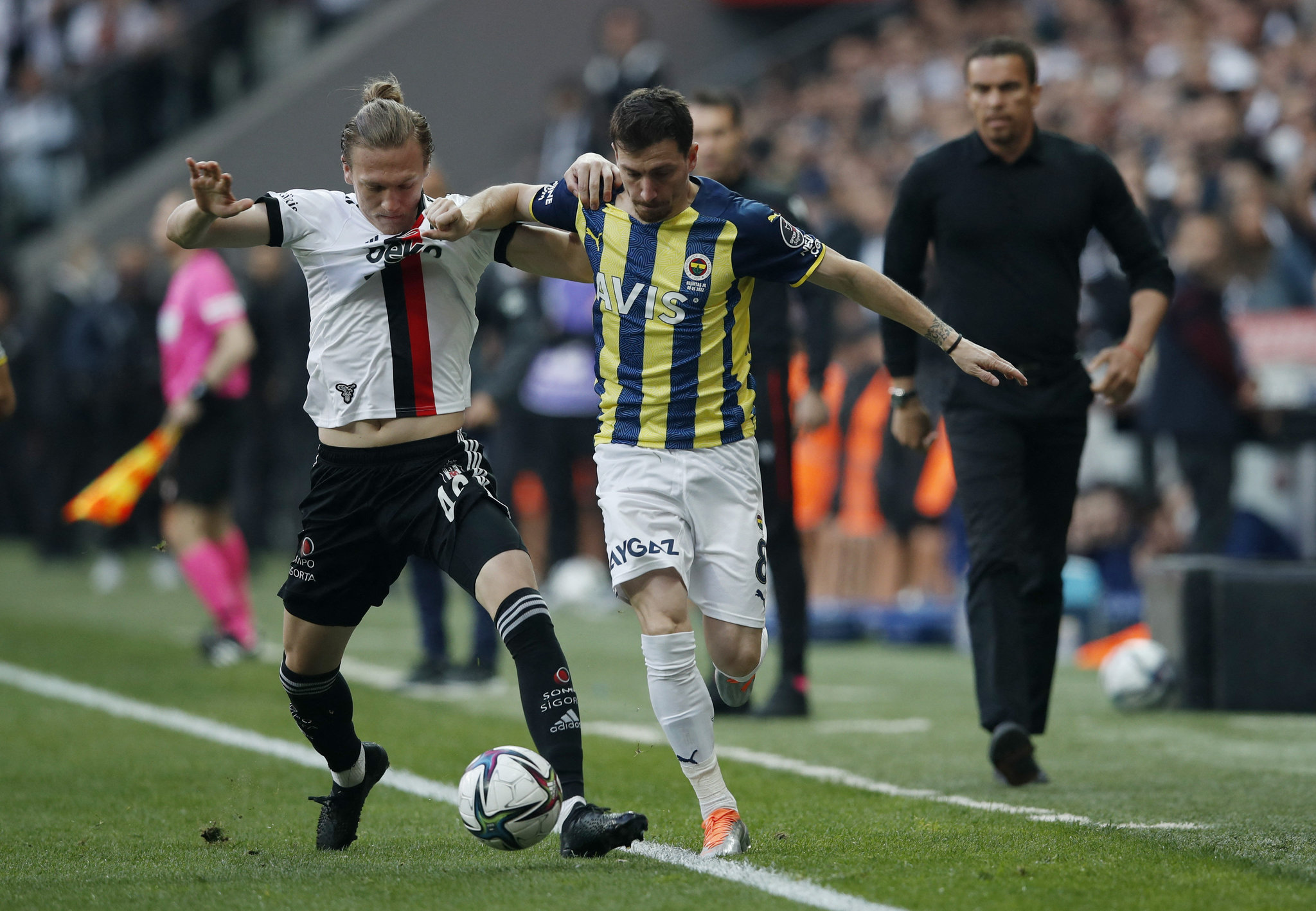 Fenerbahçe’den gündem yaratacak transfer! Hedef Beşiktaş’ın eski yıldızı