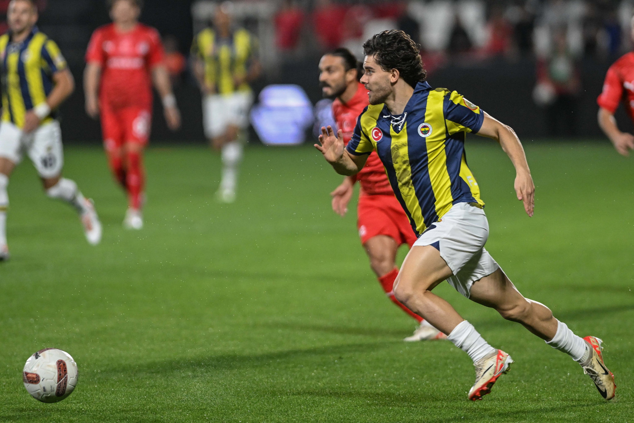 Galatasaray istiyordu Fenerbahçe bombayı patlattı! Ara transferde ortalık karışacak