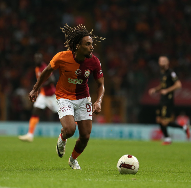 TRANSFER HABERİ - Galatasaray’ın yıldız ismi ocakta ayrılıyor! Resmi görüşmeler başladı