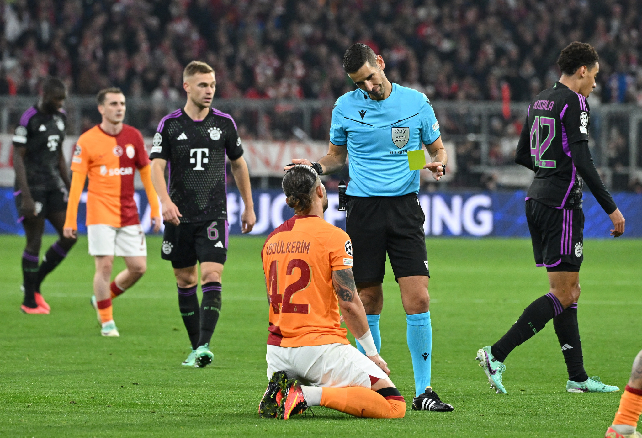 GALATASARAY HABERİ: Okan Buruk’tan Bayern Münih maçı hakemine olay sözler! O ifadeler kameralara yansıdı