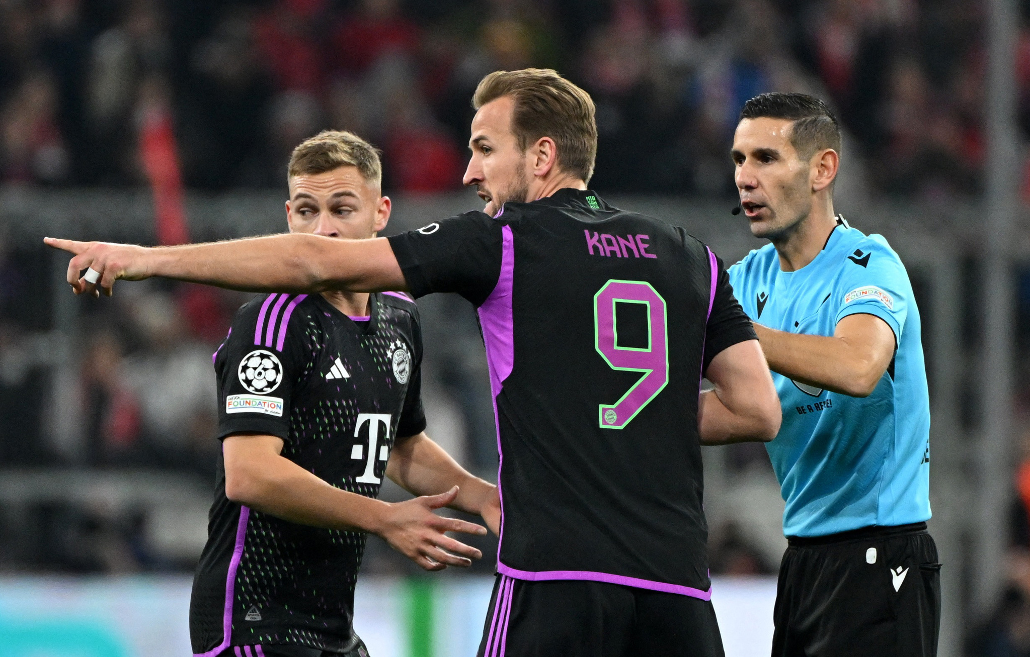 GALATASARAY HABERİ: Okan Buruk’tan Bayern Münih maçı hakemine olay sözler! O ifadeler kameralara yansıdı