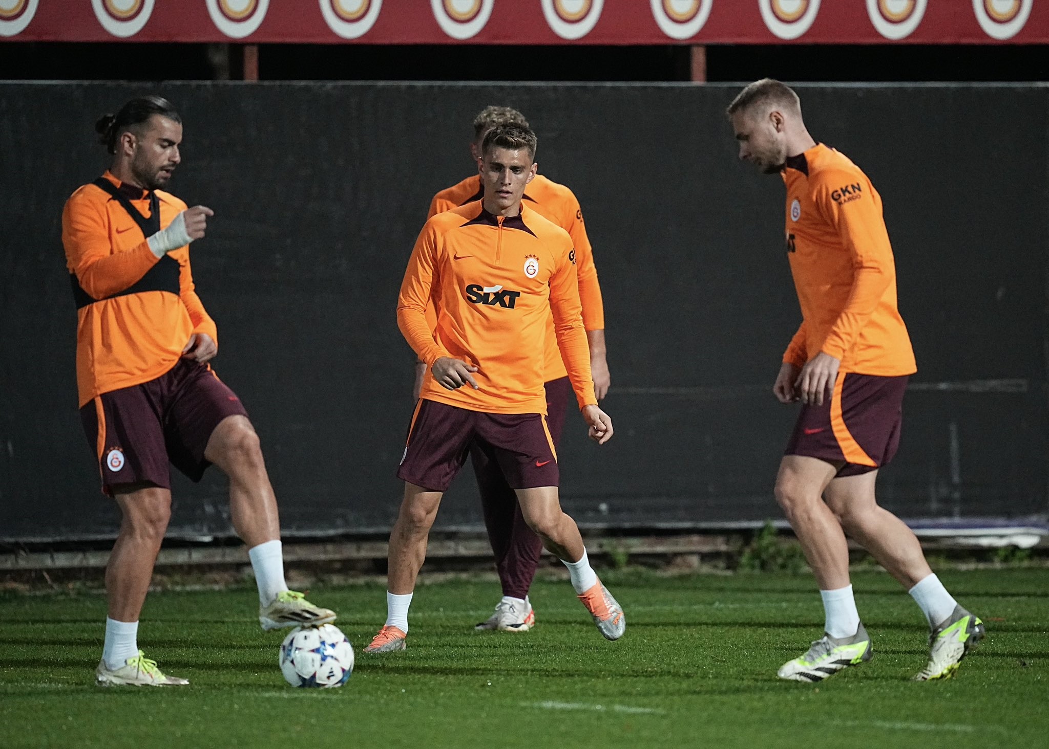 Okan Buruk’tan radikal tercih! İşte Galatasaray’ın Hatayspor maçı muhtemel 11’i