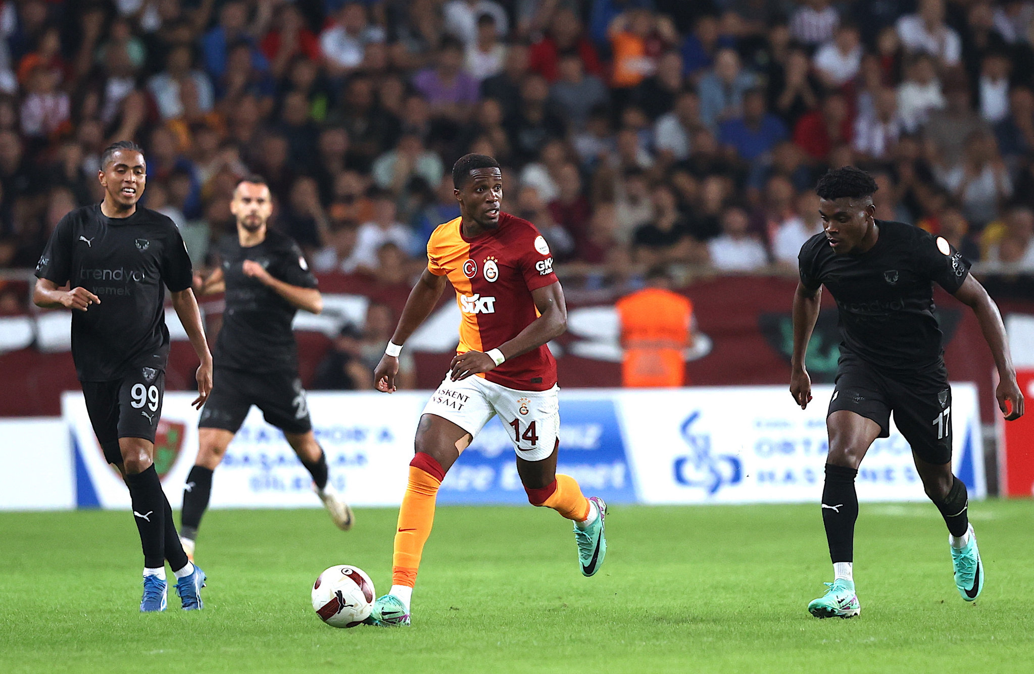 GALATASARAY HABERİ: Wilfried Zaha’dan Hatayspor maçında şok tepki!