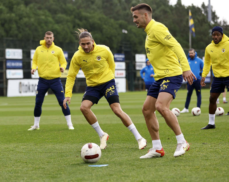 TRANSFER HABERİ - Fenerbahçe beklemeye geçti! Dünya yıldızı ile devre arası...