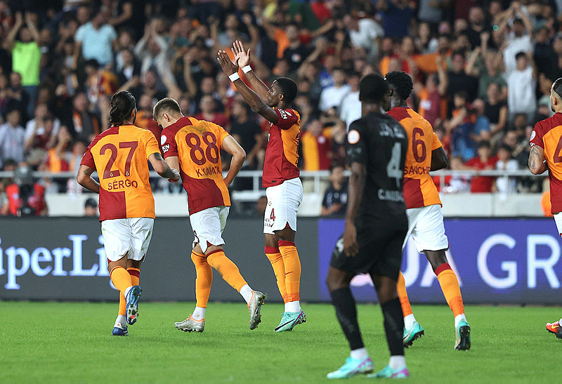 Bunu kimse beklemiyordu! Galatasaray’da 2 ayrılık 3 transfer... Mertens ve Icardi devrede