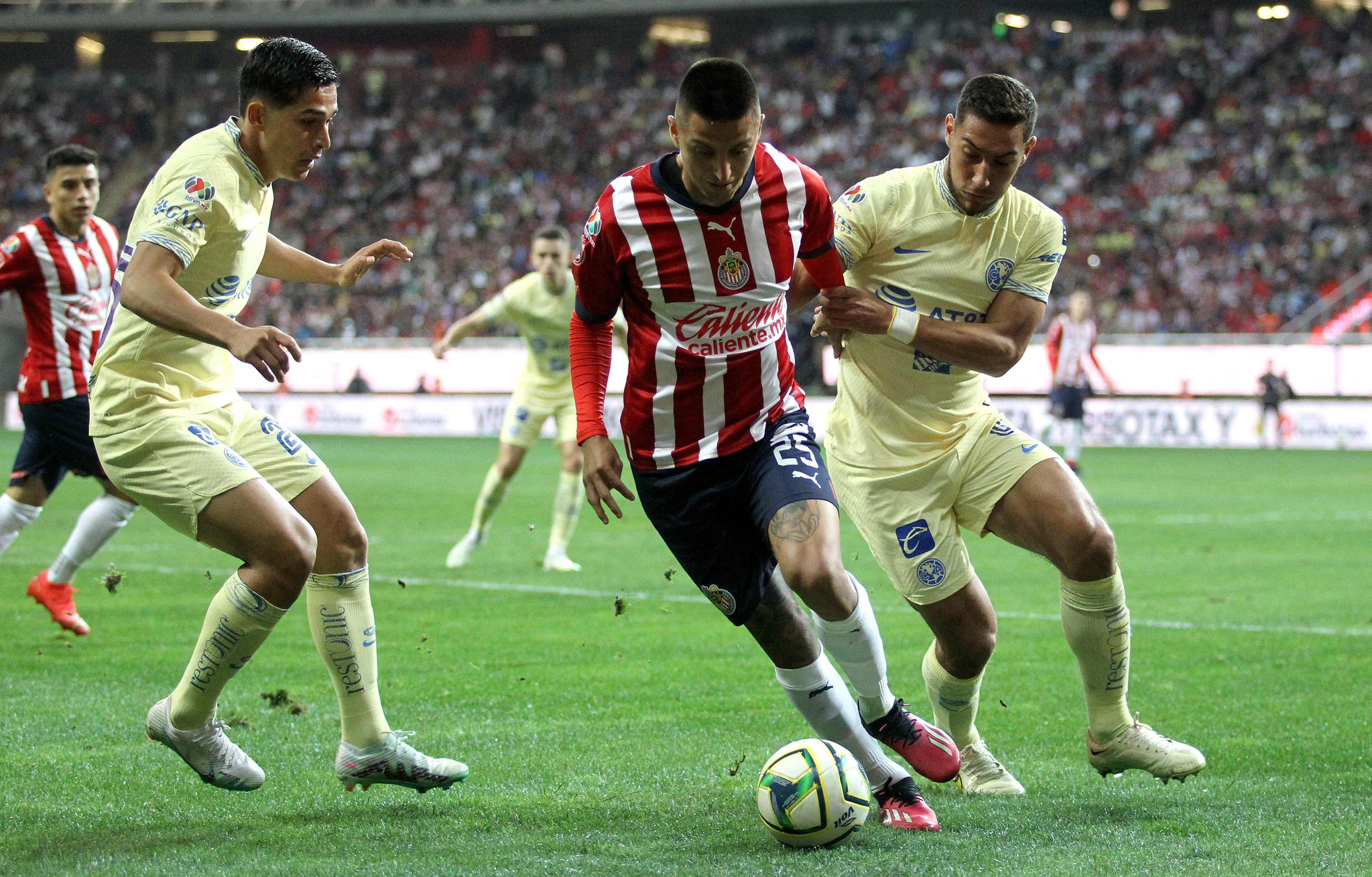 TRANSFER HABERİ: Fenerbahçe’ye Uruguaylı stoper! Bir hafta içinde...