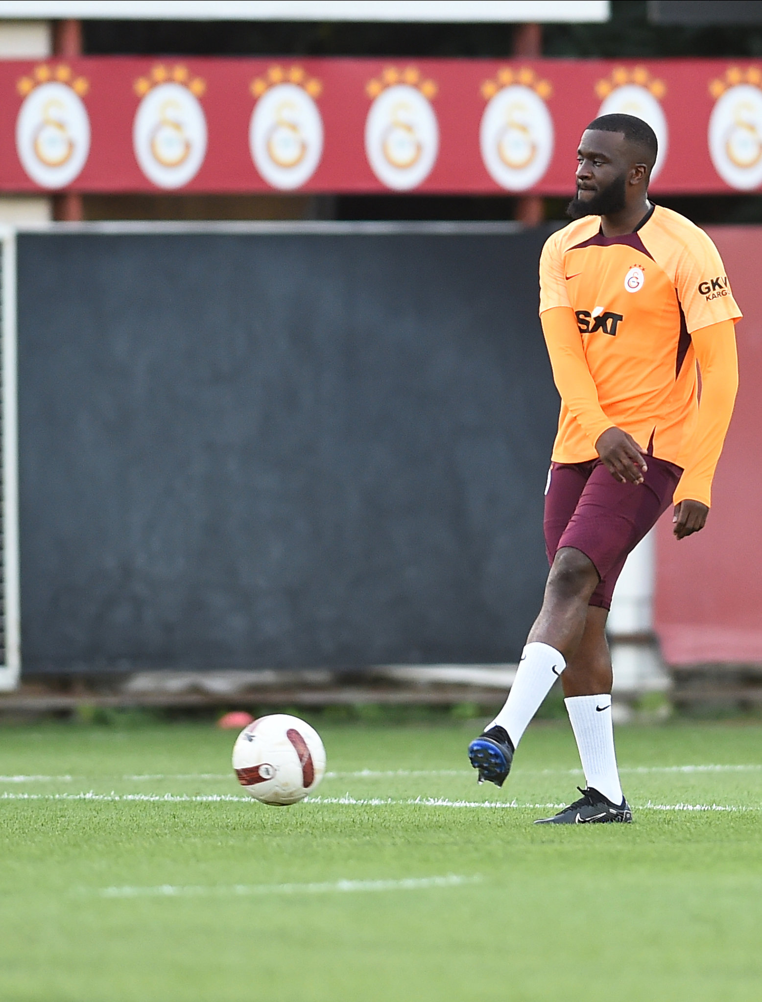 GALATASARAY TRANSFER HABERLERİ: Yıldız isim Okan Buruk’un gözüne girdi!