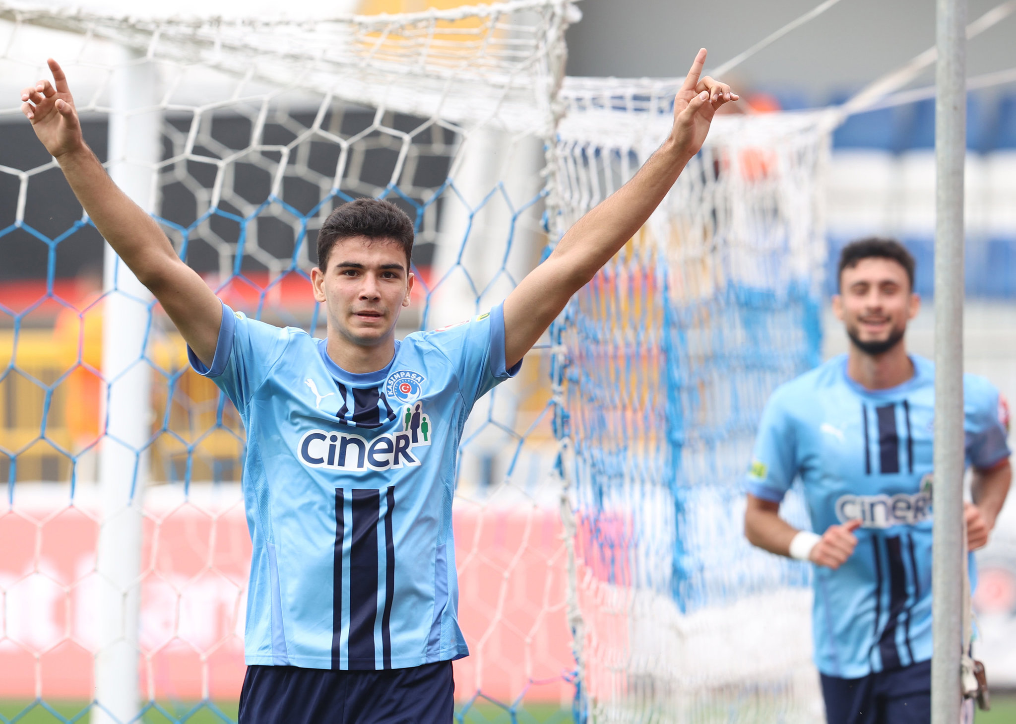 SON DAKİKA: Fenerbahçe kolları sıvadı! Savunmaya sürpriz takviye...