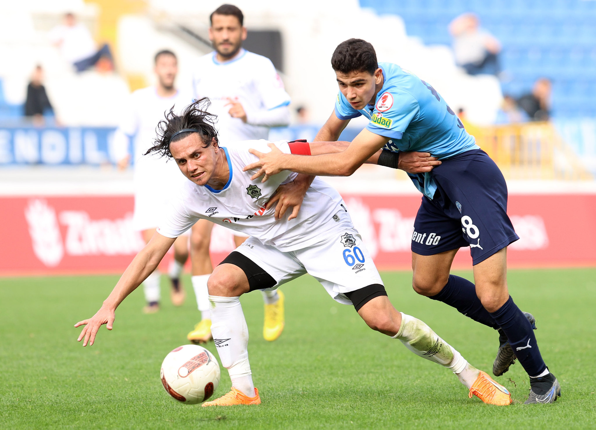 SON DAKİKA: Fenerbahçe kolları sıvadı! Savunmaya sürpriz takviye...