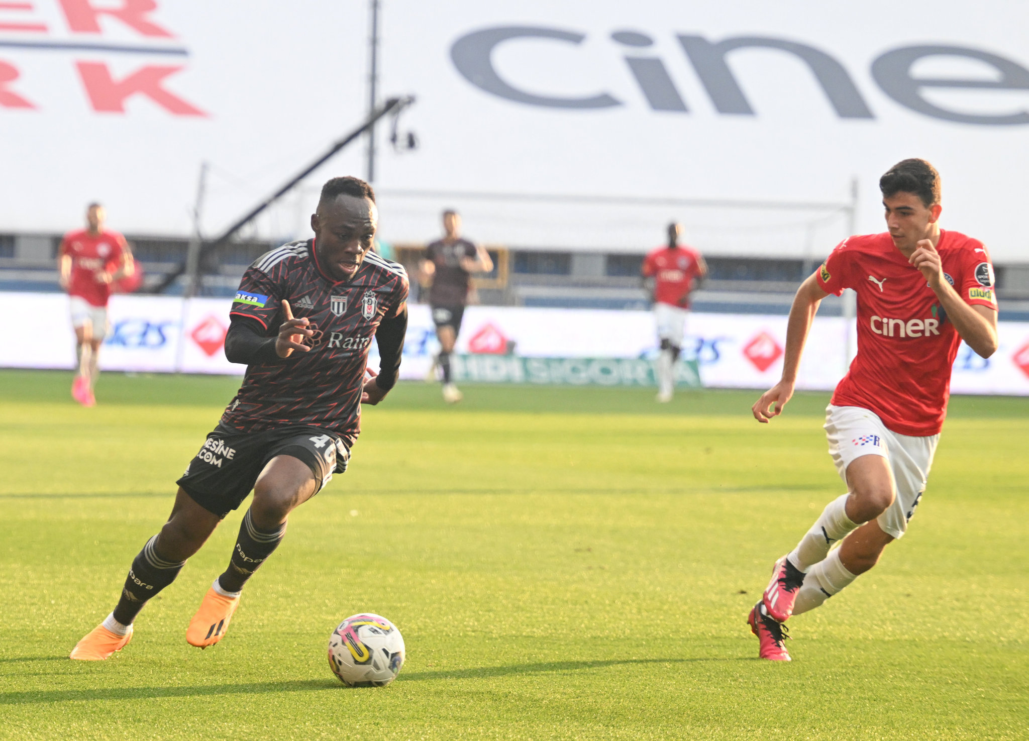 SON DAKİKA: Fenerbahçe kolları sıvadı! Savunmaya sürpriz takviye...