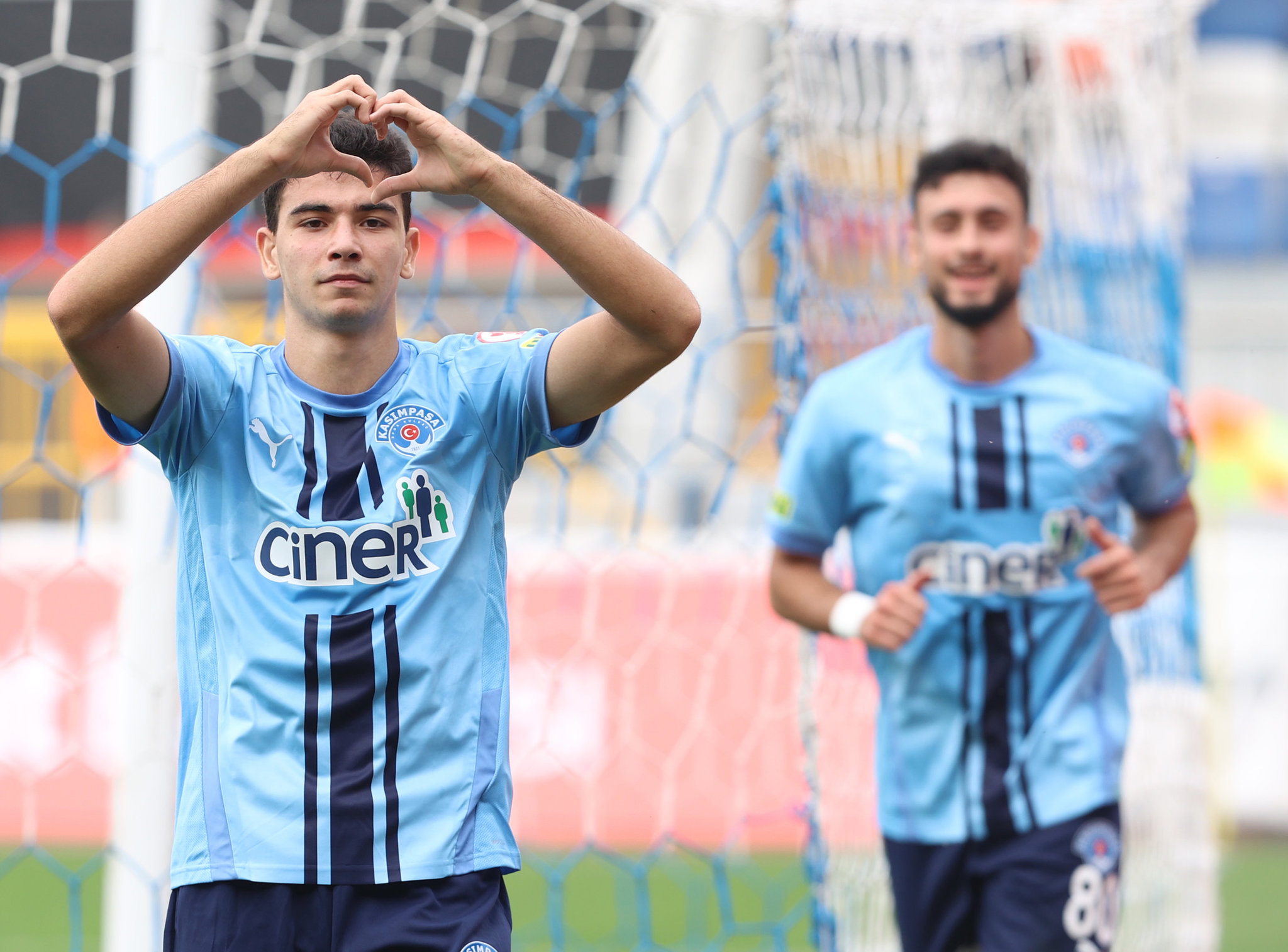 SON DAKİKA: Fenerbahçe kolları sıvadı! Savunmaya sürpriz takviye...