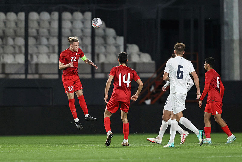 SON DAKİKA: Fenerbahçe kolları sıvadı! Savunmaya sürpriz takviye...