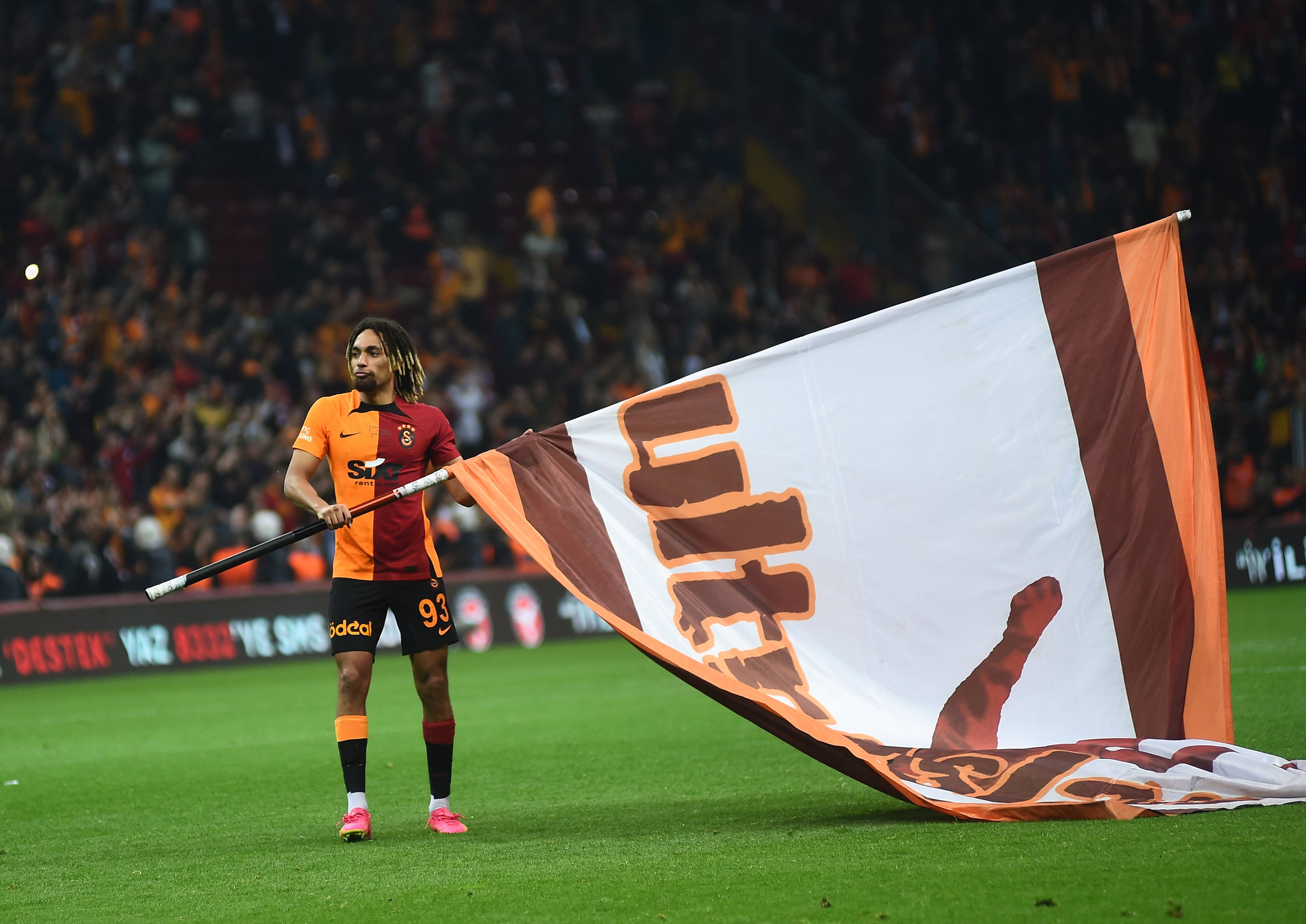 Sacha Boey için olay transfer iddiası! ’Galatasaray satmaya mecbur’