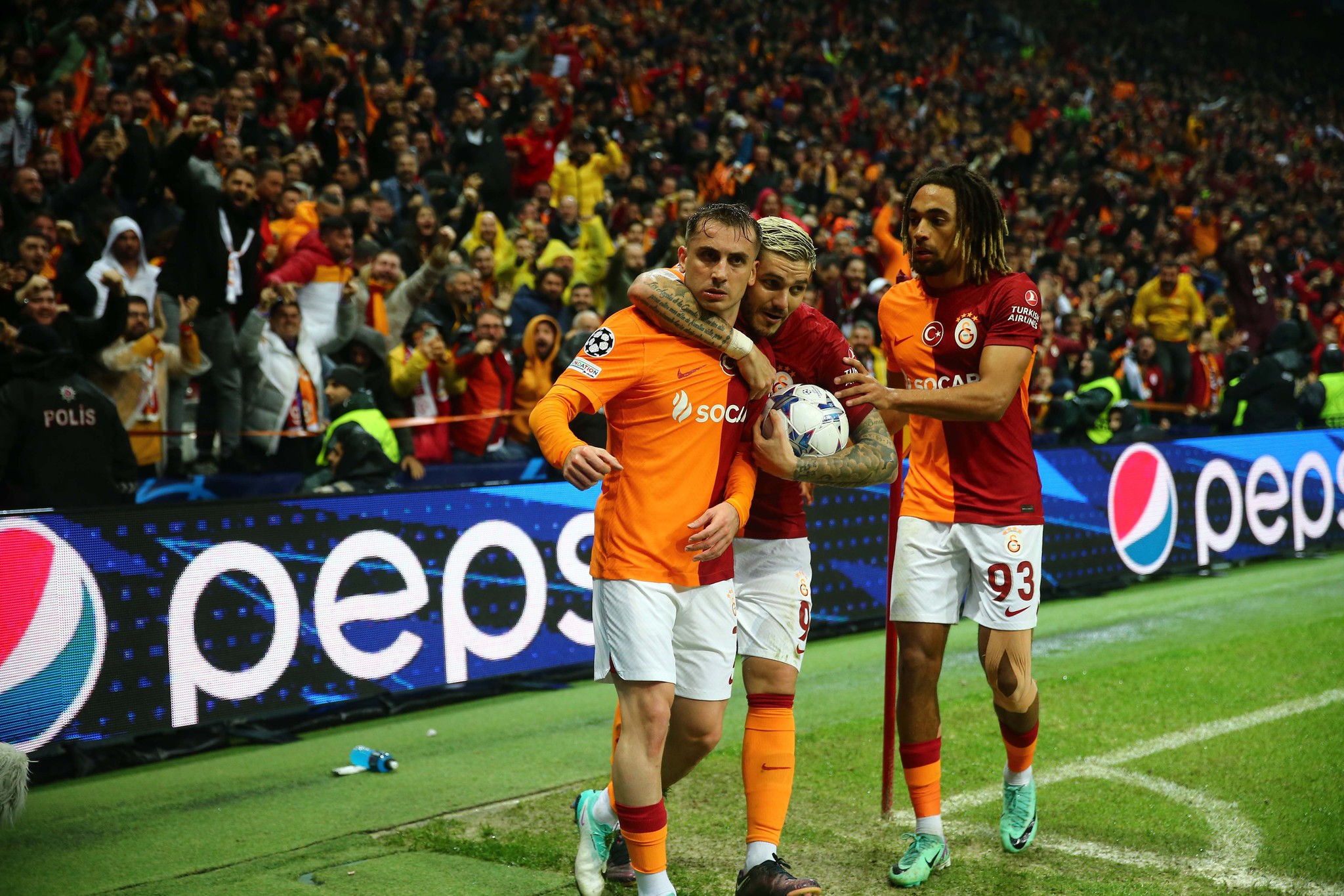 Galatasaray - Manchester United maçının hakemi ülkesini de karıştırmış! İşte o skandal olay