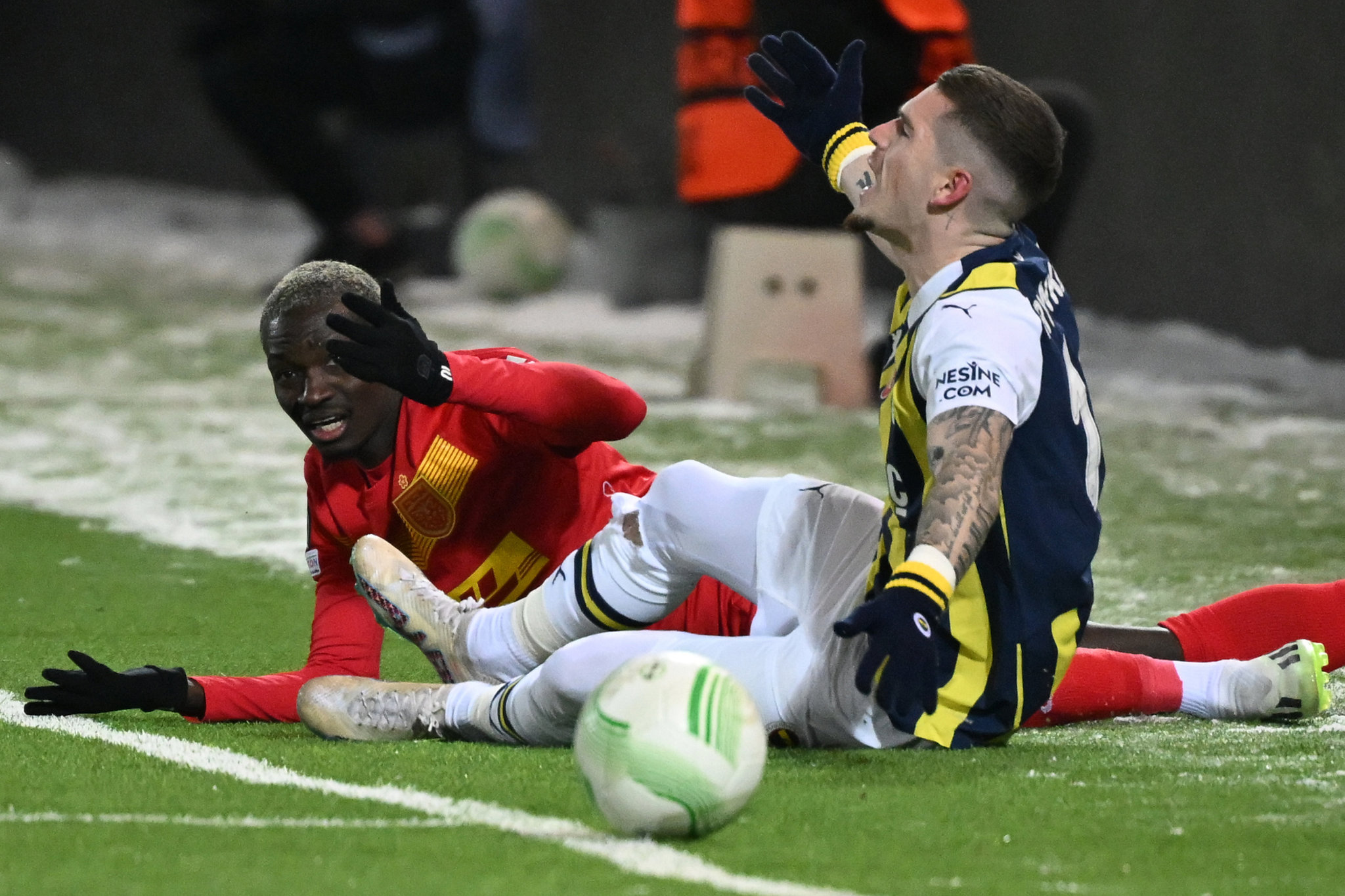 Fenerbahçeli yıldıza sert eleştiri! ’Balonu patladı ayrılık gününü bekliyor’