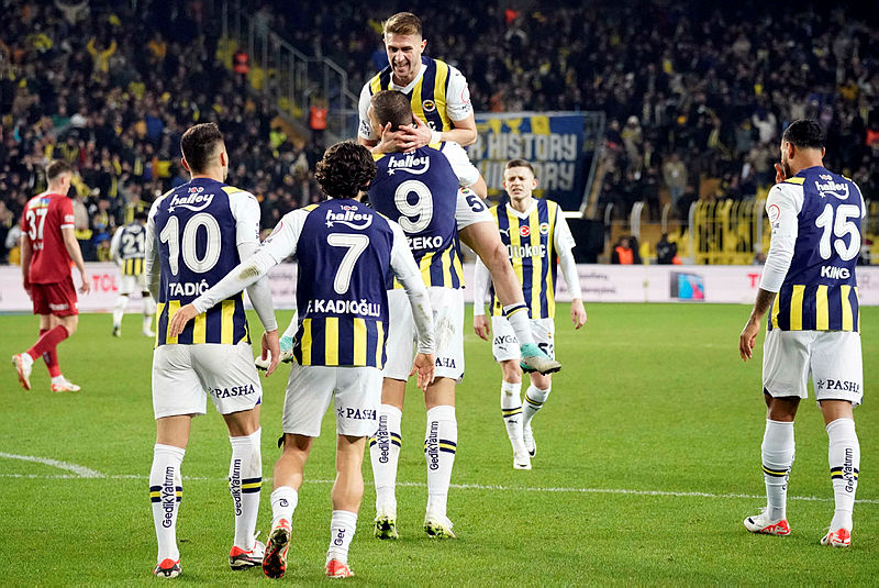 TRANSFER HABERİ | Fenerbahçe’nin yıldızını istiyorlar! ’Astronomik bir ücret...’