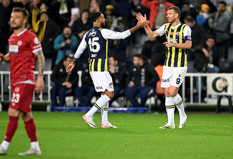 TRANSFER HABERİ | Fenerbahçe’nin yıldızını istiyorlar! ’Astronomik bir ücret...’