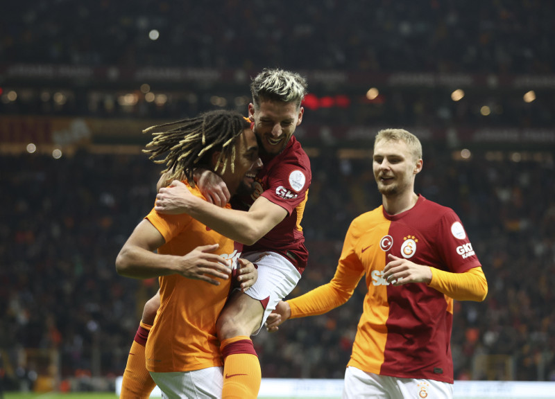 Galatasaray’a çilek geliyor! Okan Buruk yeni yıldızına kavuşuyor