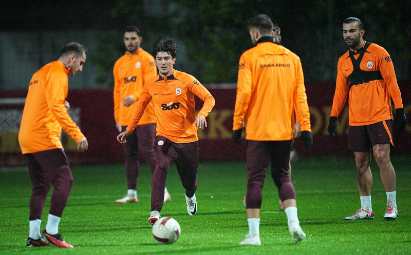 Galatasaray’a çilek geliyor! Okan Buruk yeni yıldızına kavuşuyor