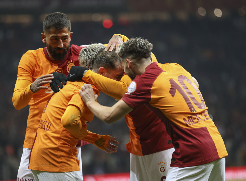 Galatasaray’a çilek geliyor! Okan Buruk yeni yıldızına kavuşuyor