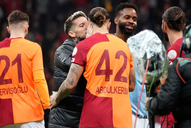 Galatasaray’a çilek geliyor! Okan Buruk yeni yıldızına kavuşuyor