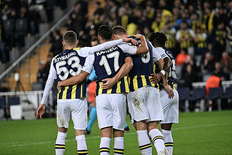 Konferans Ligi’nde şampiyonluk getirecek transfer harekatı! Fenerbahçe’ye dünyaca ünlü yıldız