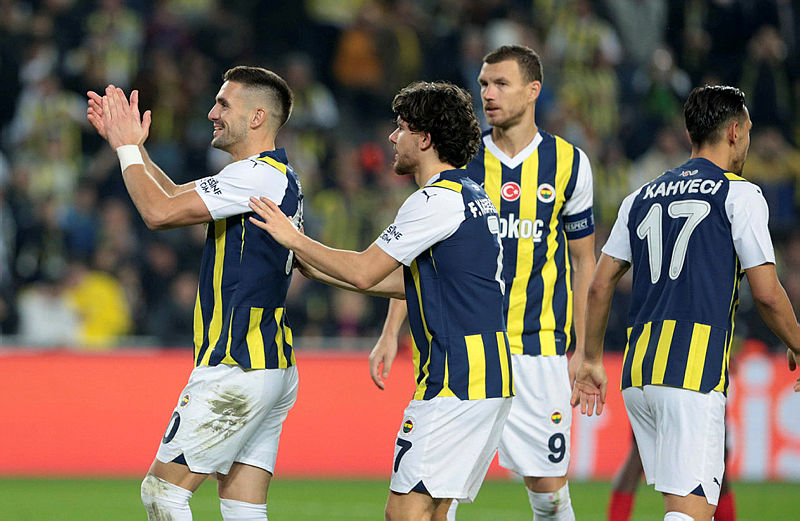 İtalyanlar duyurdu! Fenerbahçe’nin Rade Krunic transferinde sıcak gelişme!