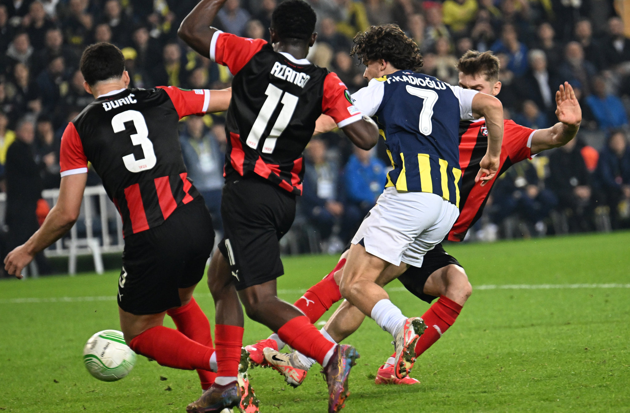 Fenerbahçe’de transfer rahatsızlığı! Kafasını karıştırmayın