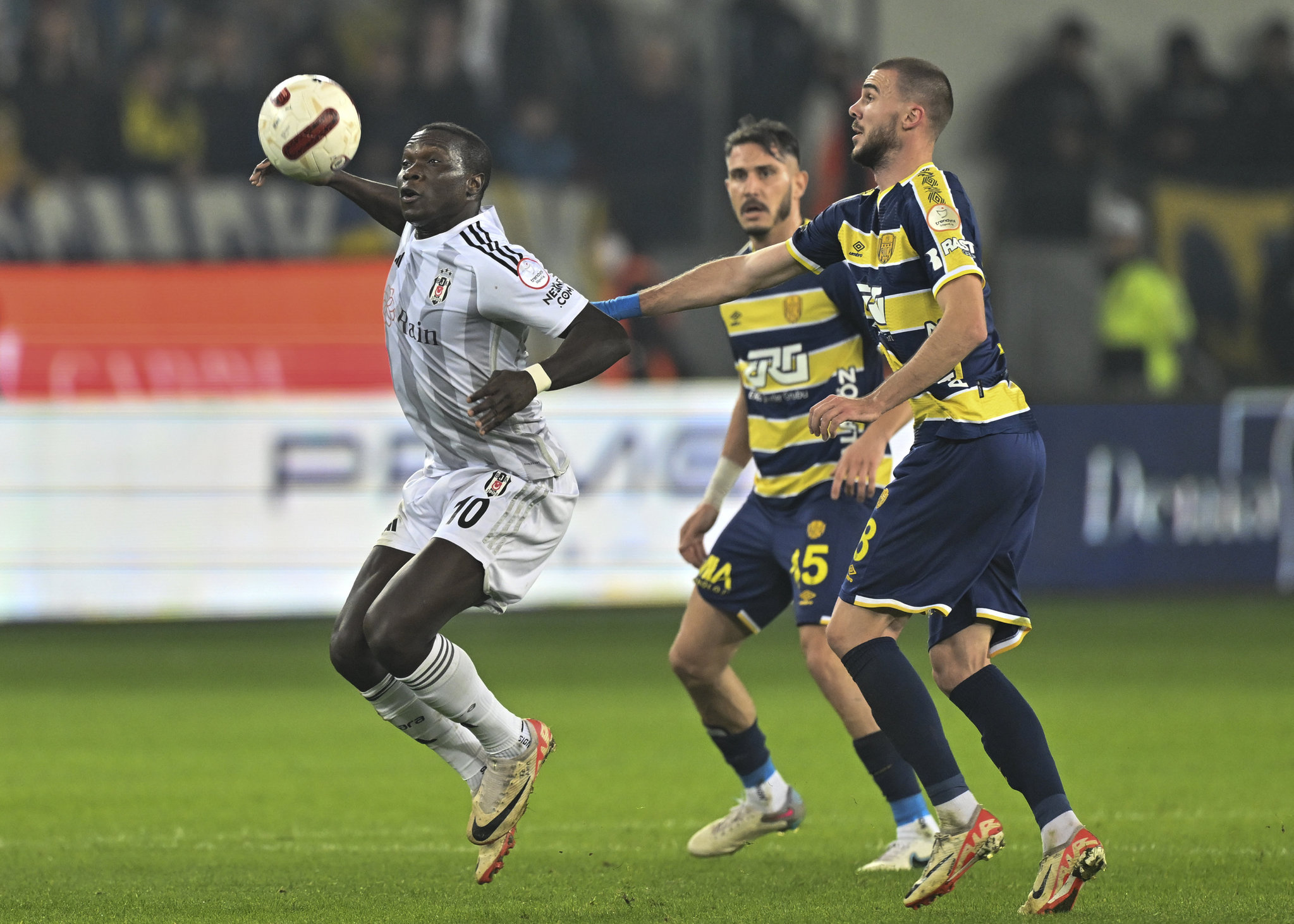 BEŞİKTAŞ HABERLERİ! Kadro dışı kararlarında flaş gerçek ortaya çıktı!