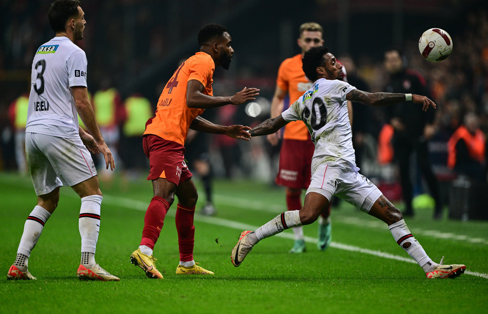 Galatasaray’a dünya yıldızı orta saha! Ndombele gittikten sonra...