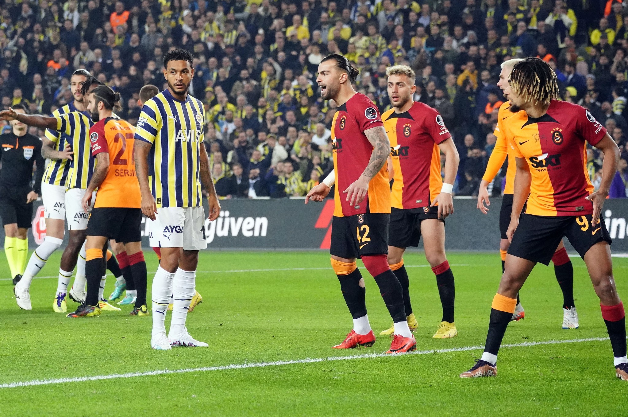 TRANSFER HABERİ | Toplamda 100 milyon Euro ödenmişti! O yıldıza Fenerbahçe talip oldu