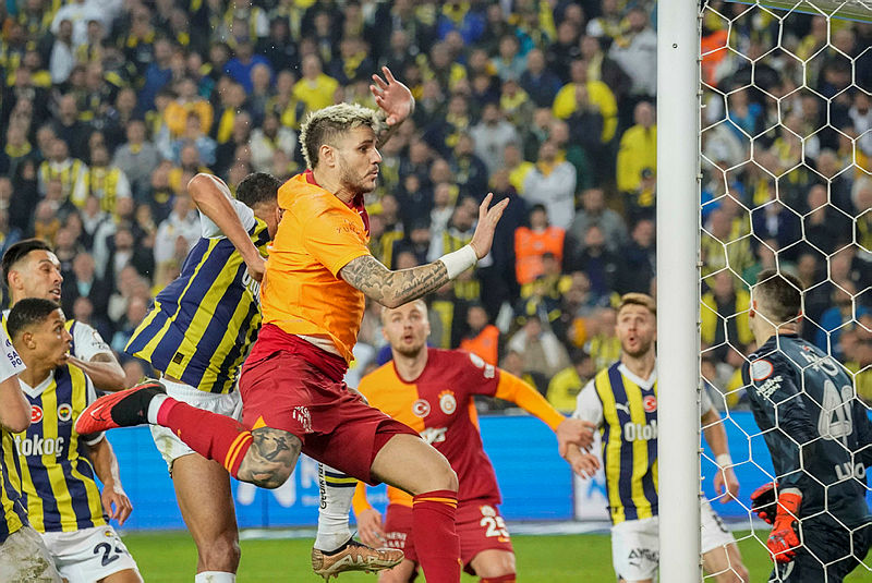 Fenerbahçe istiyordu Galatasaray devreye girdi! Yıldız isim için transfer savaşı başladı