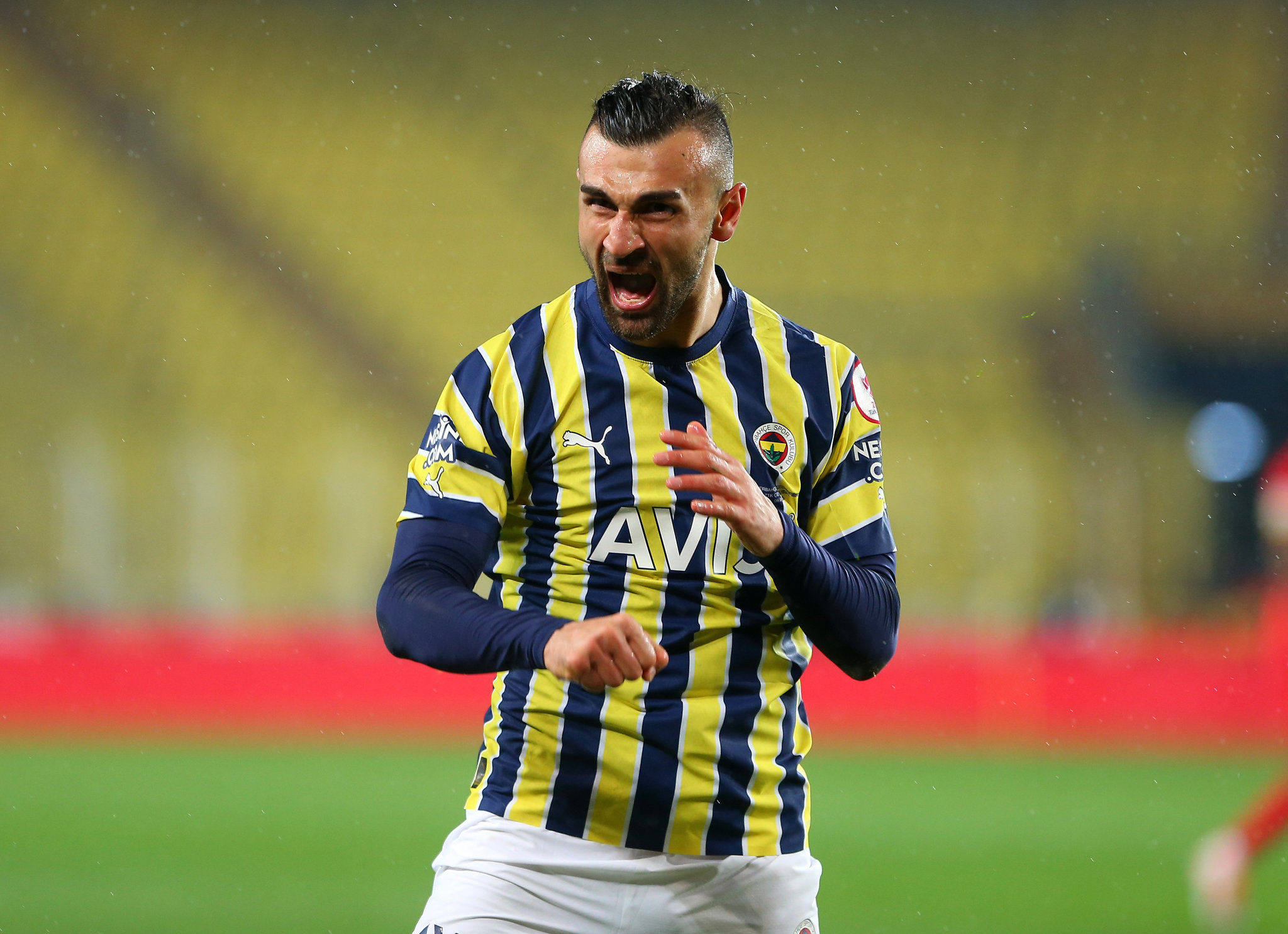 TRANSFER HABERLERİ | Sezon başında Fenerbahçe’den ayrılmıştı! Yıldız oyuncu geri dönüyor!