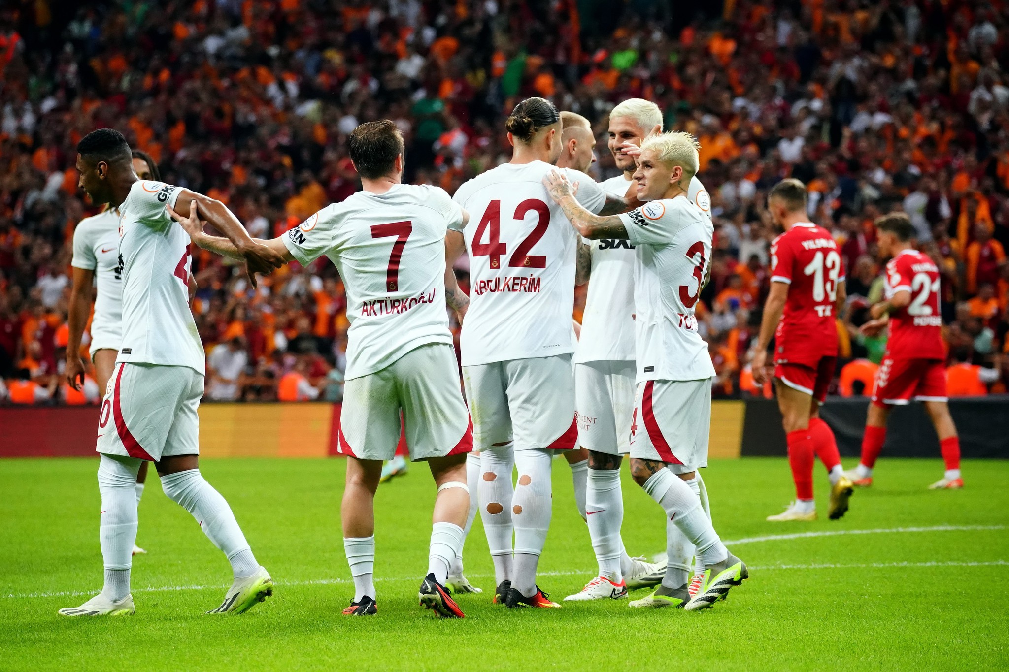 TRANSFER HABERİ | Galatasaray’dan 10 milyon euroluk transfer! Orta sahaya dinamo