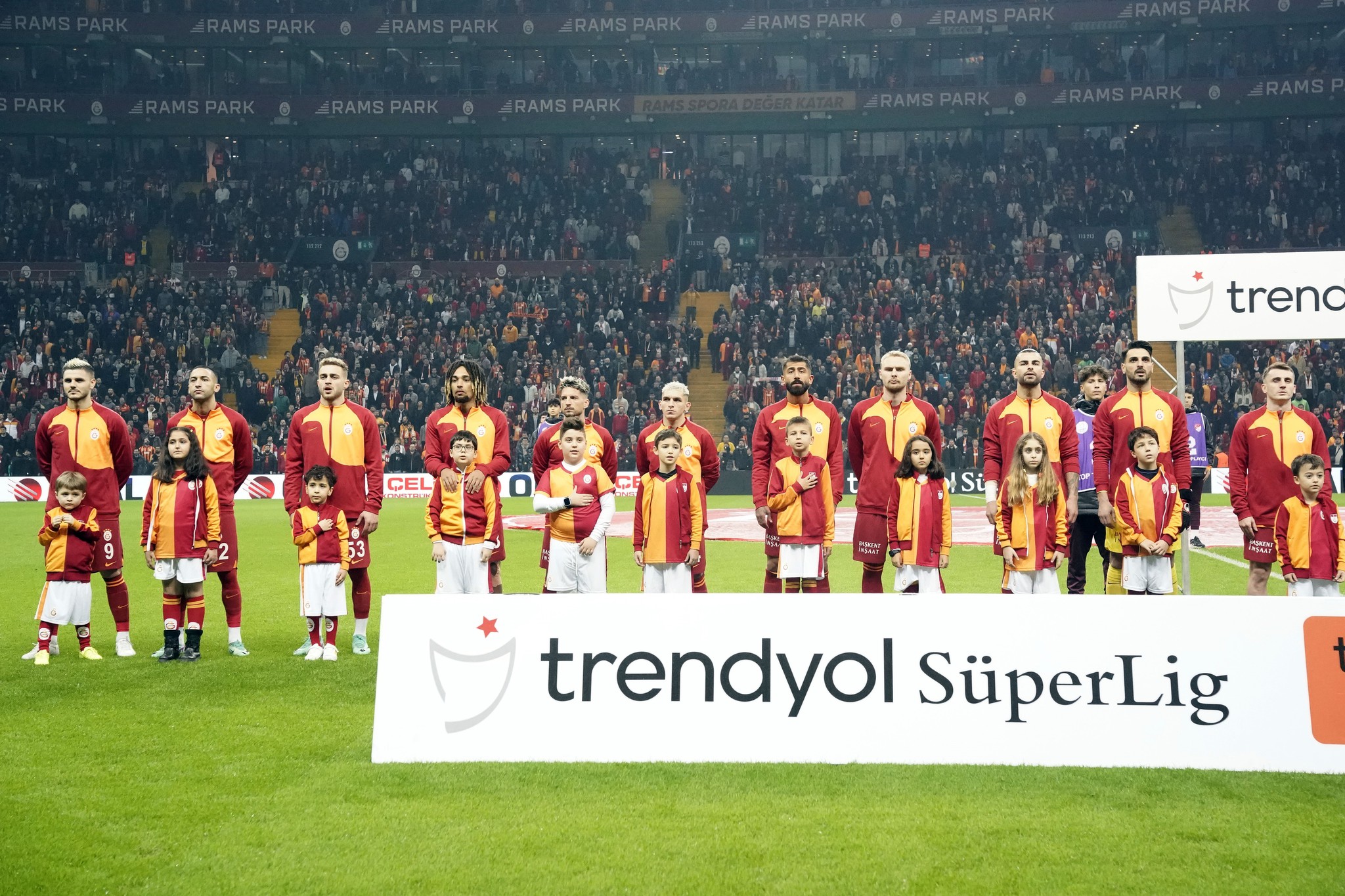 TRANSFER HABERİ: Galatasaray’a 50 milyon Euro’luk yıldız! Barcelona’dan gelecek