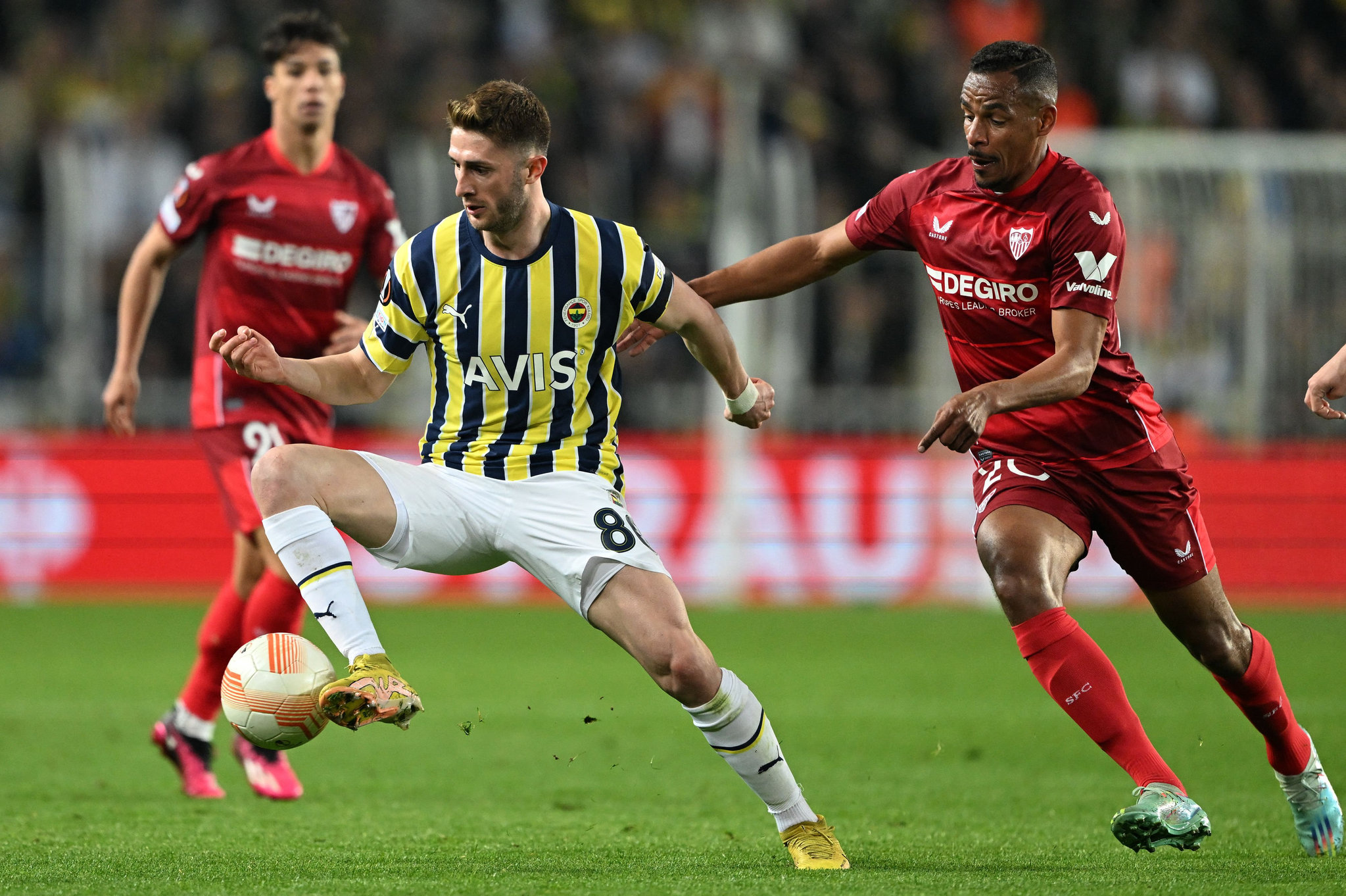 Fenerbahçe’den şaşırtan transfer! Galatasaray’ın eski yıldızı geliyor