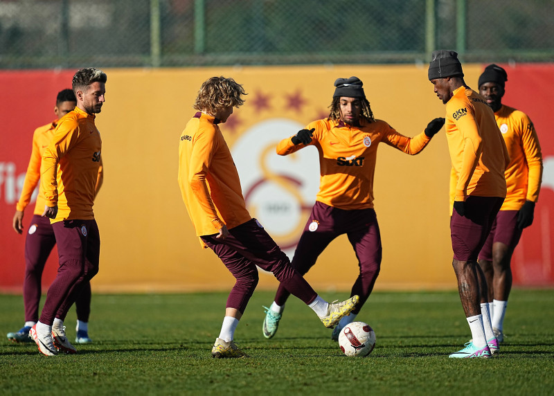 TRANSFER HABERİ - Galatasaray’ın gözdesine bir talip daha çıktı! Peşini bırakmıyorlar