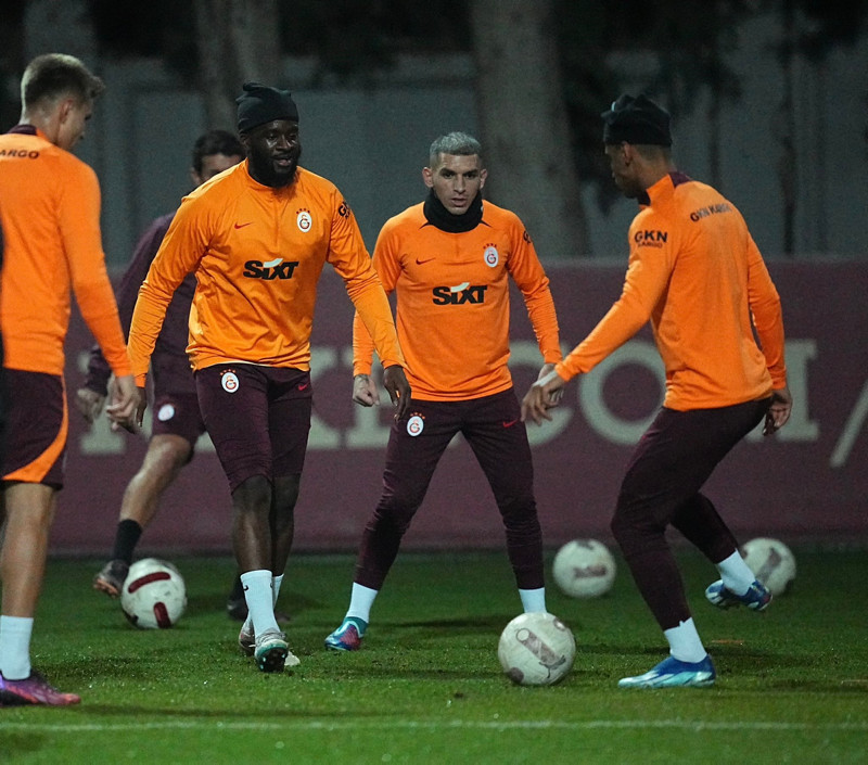 TRANSFER HABERİ - Galatasaray’ın gözdesine bir talip daha çıktı! Peşini bırakmıyorlar